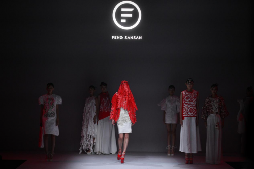 2025中国国际时装周(秋季)FENGSANSAN 非遗时装发布会——三生万物(图1)