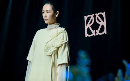 栖野藏锦:KIPMIC STYLE 2026秋冬,以时装重塑内在肌肤