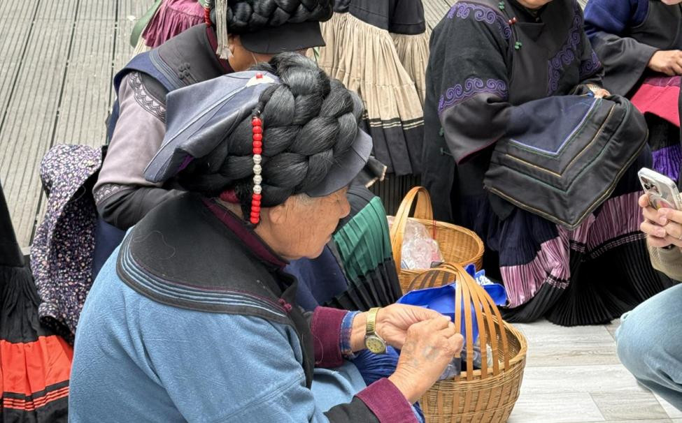 衣迪阿诺×梁燕 | 跨界携手，高校赋能凉山彝族服饰焕新(图26)